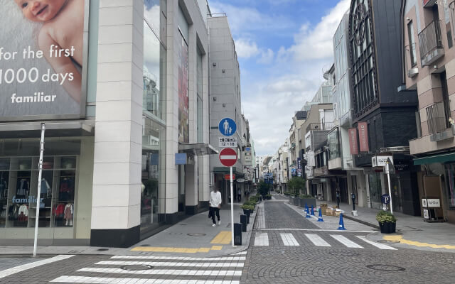ファミリアさん（子供服）からさらにまっすぐ200ｍほど進みます。